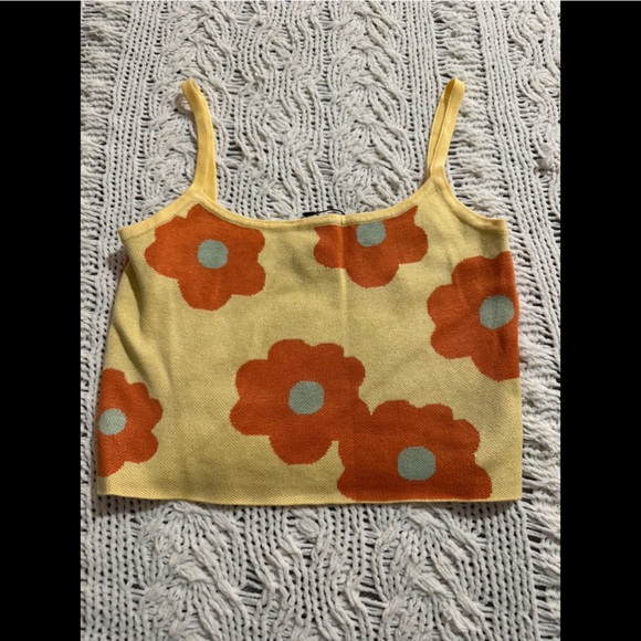 Daisy Cropped Knit Tank - Picture 2 of 3